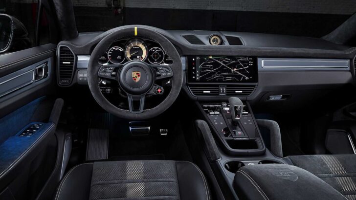 Интерьер Porsche Cayenne Coupe Turbo GT