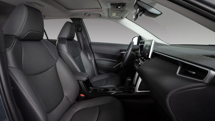 Интерьер Toyota Corolla Cross