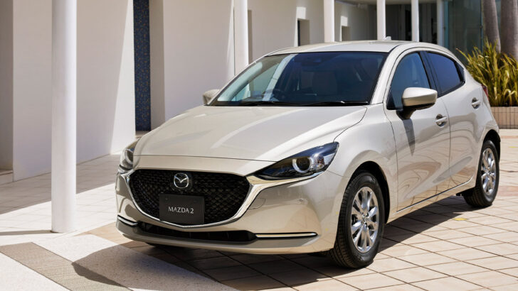 Mazda представила обновленный хэтчбек Mazda 2 на рынке Японии