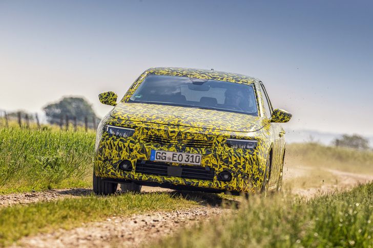 Прототип новой Opel Astra