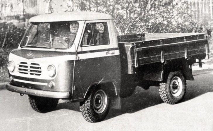 Автозавод УАЗ опубликовал фото первого заднеприводного грузовика на базе УАЗ Буханки