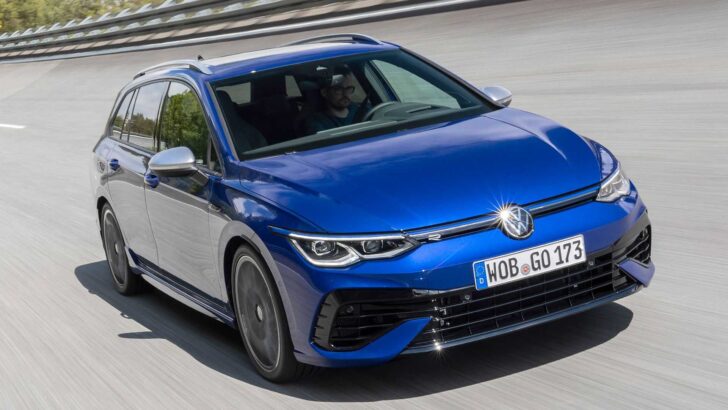 Бренд Volkswagen представил новый Golf R в кузове универсал