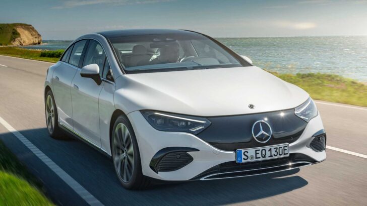 Mercedes-Benz представила новый электрический седан Mercedes-Benz EQE 2022 года