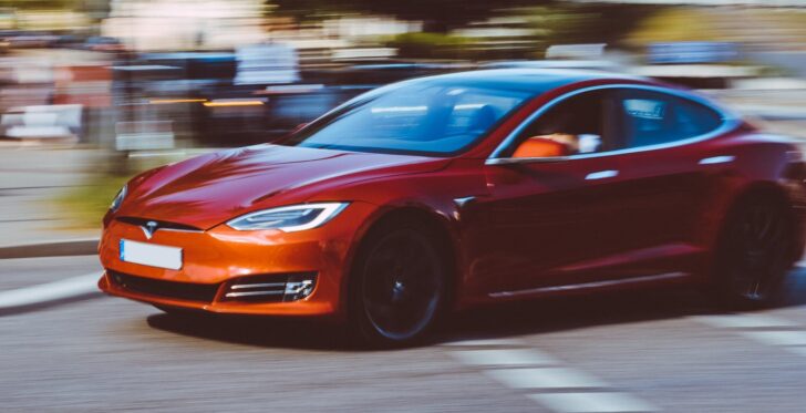 Компания Tesla отзывает 26,7 тыс. электромобилей из-за проблем в софте