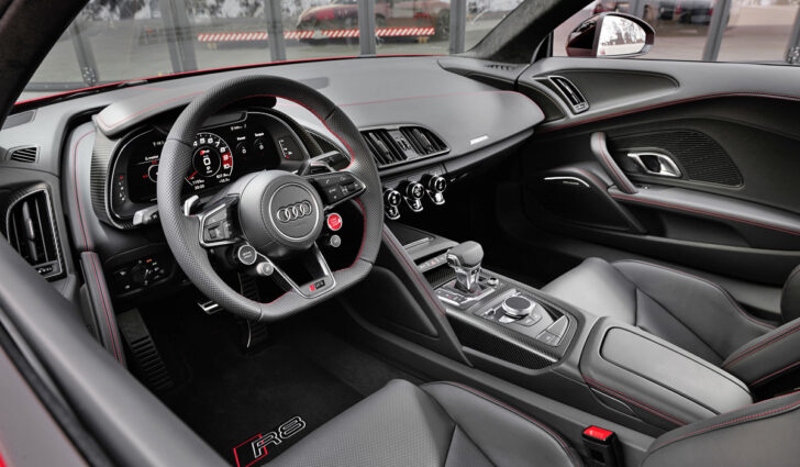 Интерьер Audi R8 RWD