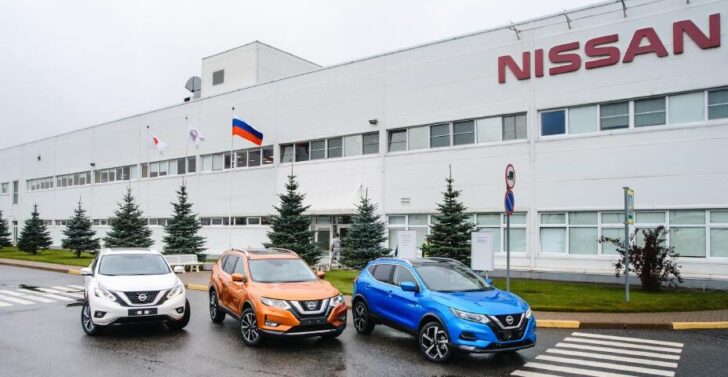 Названы сроки простоя российского завода Nissan