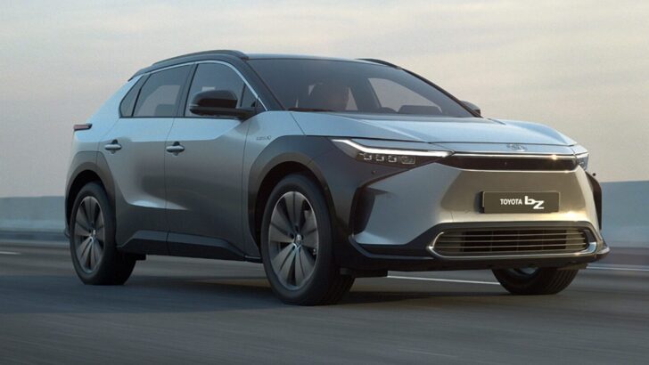 Компания Toyota объявила об отзыве своего первого электрокроссовера