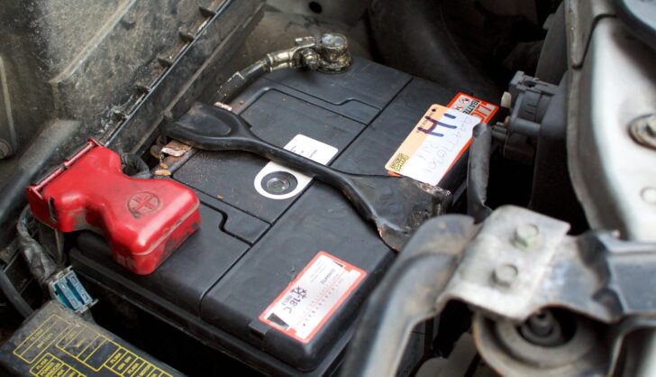 Водителям в России назвали 3 причины, почему аккумулятор может взорваться под капотом авто