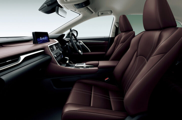 Интерьер Lexus RX Elegant Tourer
