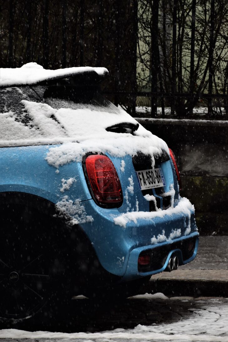 Автоэксперт Сидоров перечислил 3 причины проблем с мотором автомобиля в морозы в 2022 году
