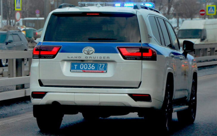 Новый внедорожник Toyota Land Cruiser 300 пополнил автопарк российской полиции