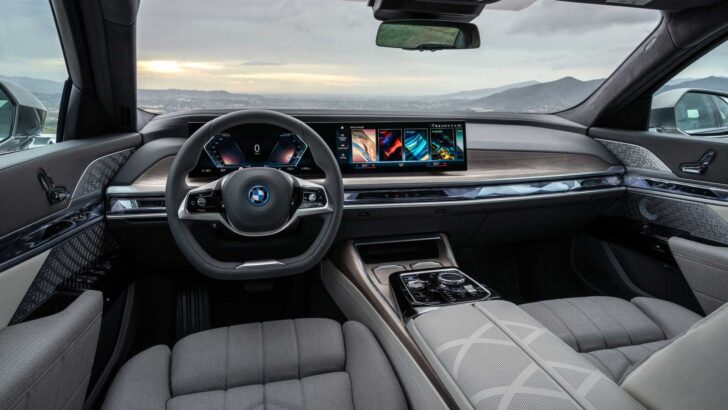 Интерьер BMW i7. Фото BMW