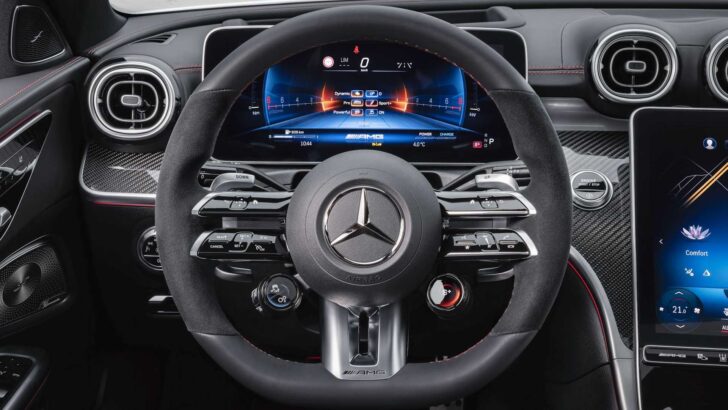 Интерьер Mercedes-AMG C43