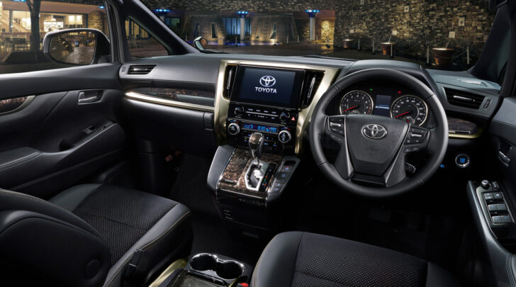 Интерьер новых «золотых» Toyota Alphard и Vellfire. Фото Toyota