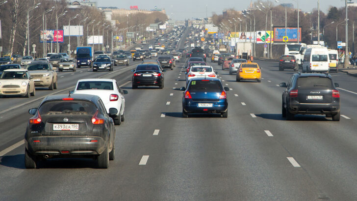 В России резко снизилось число водителей-неплательщиков