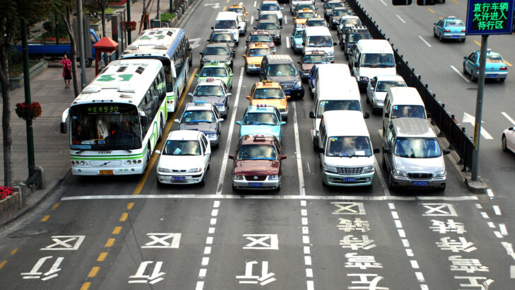 Власти КНР вводят меры государственной поддержки покупки автомобилей с ДВС в 2022 году
