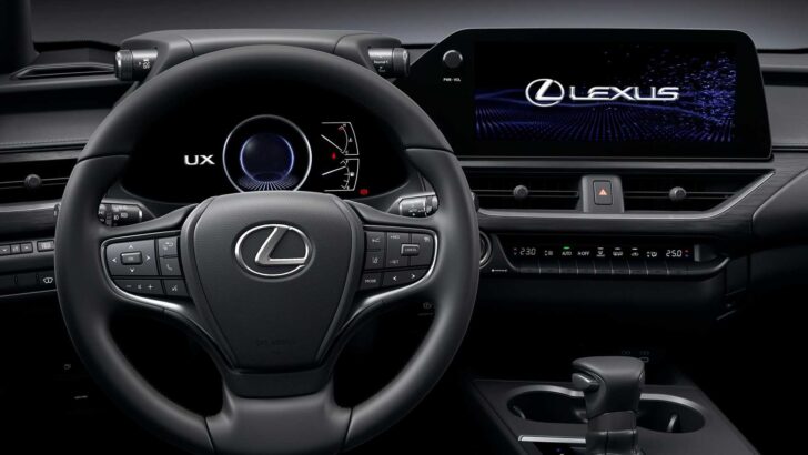 Интерьер Lexus UX