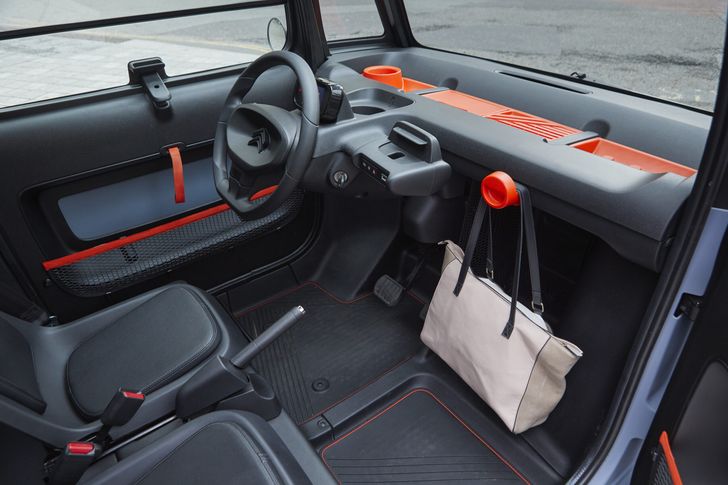 Интерьер Citroen Ami