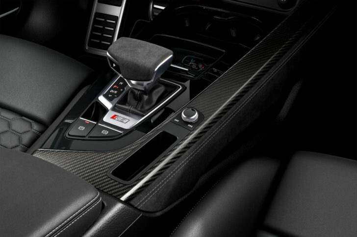 Детали салона Audi RS 5 Sportback с пакетом Competition Plus