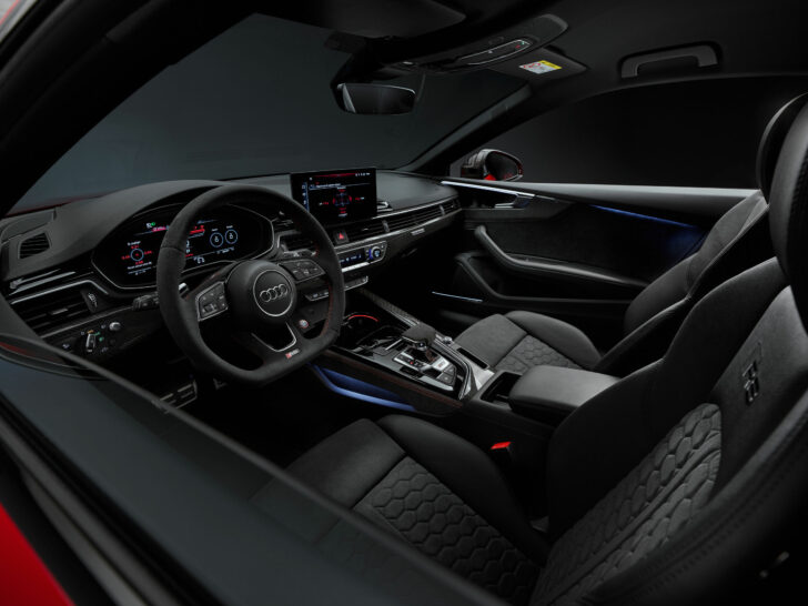 Салон Audi RS 5 Coupé с пакетом Competition Plus
