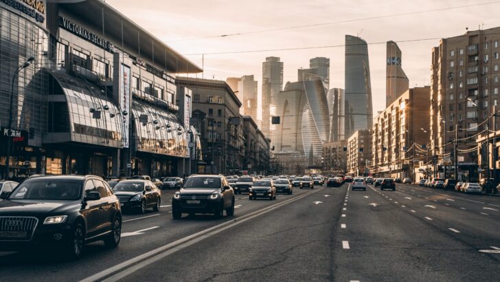 Глава Минпромторга РФ Мантуров прогнозирует снижение цен на автомобили в 2022 году