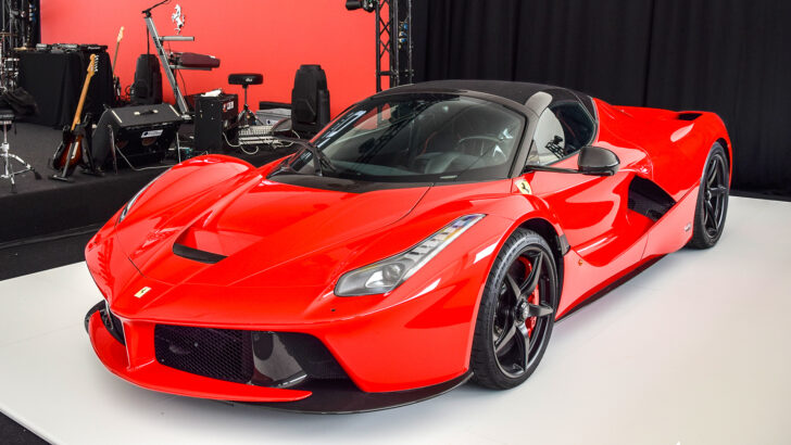 Редкий Ferrari LaFerrari Aperta продали на аукционе: сумма сделки установила рекорд