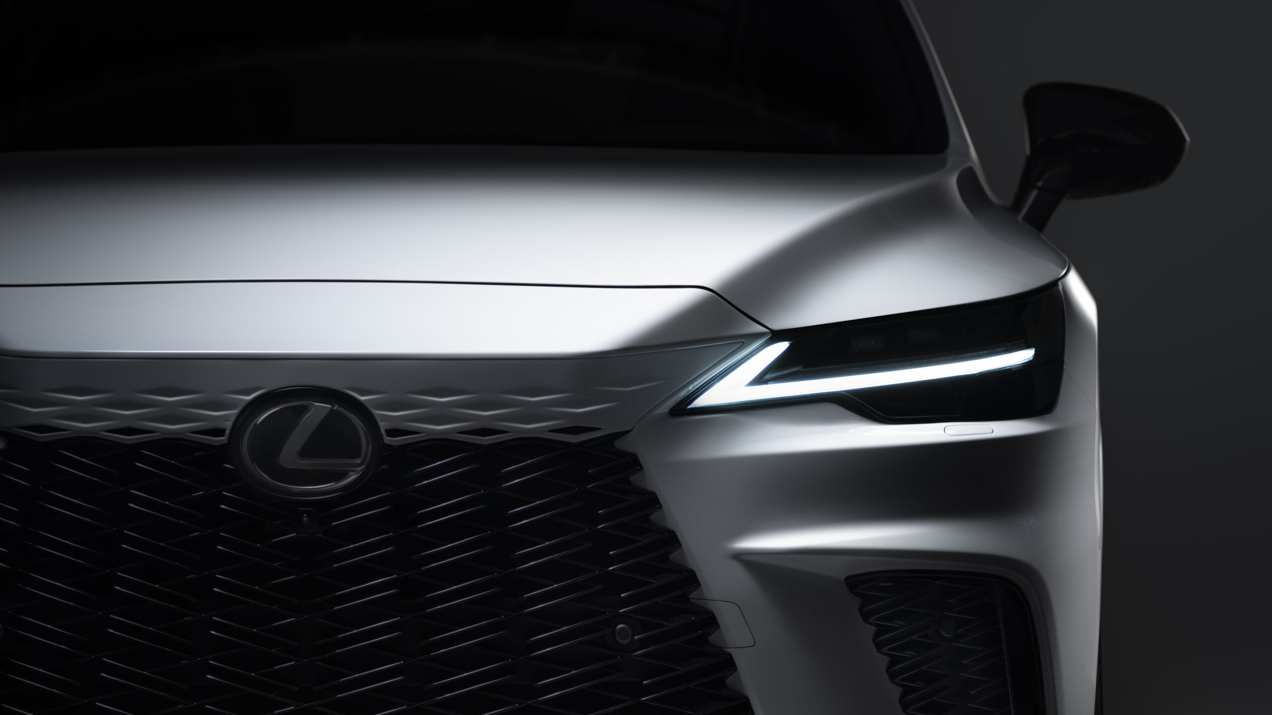 Lexus назвал дату премьеры нового RX