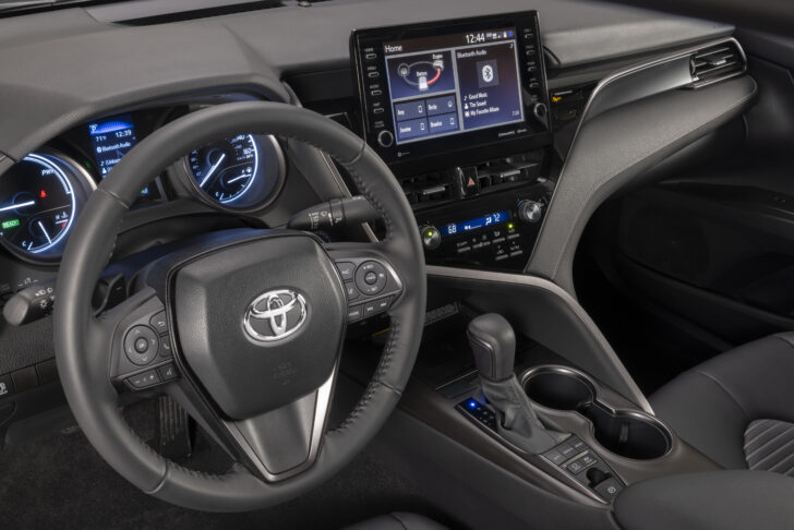 Интерьер Toyota Camry