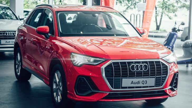 Audi Q3 в автосалоне