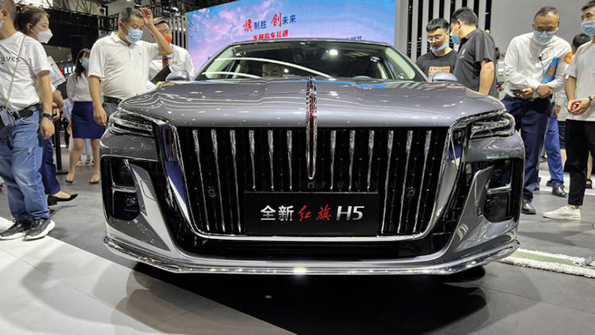 Hongqi h5. Седан Hongqi h5. Hongqi h5 2022. Китайский представительский автомобиль Hongqi.