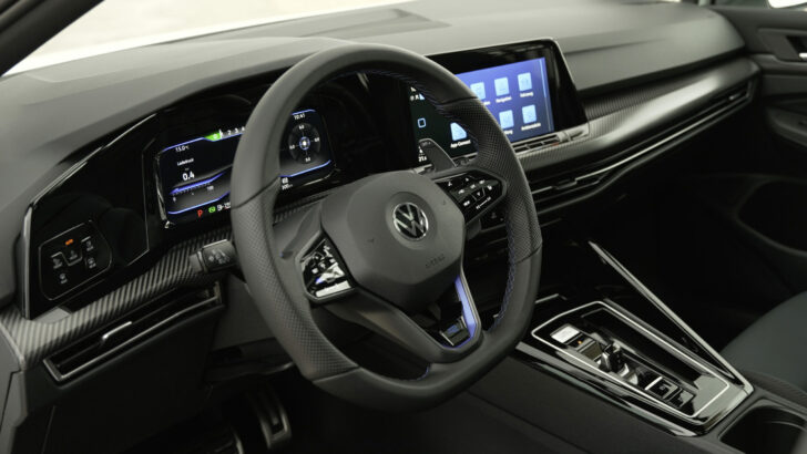 Интерьер Volkswagen Golf R „20 Years“