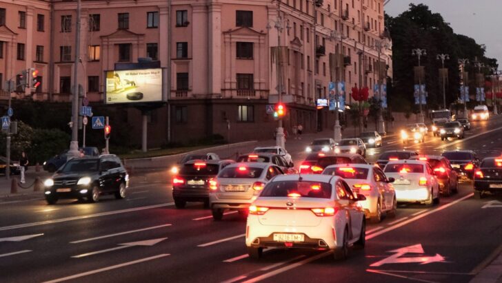 Гражданам из РФ посчитали выгоду при покупке автомашины в Белоруссии в 2022 году