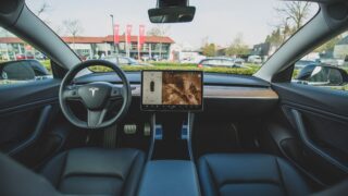 Салон электромобиля Tesla