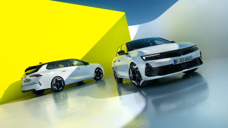 Opel выпустил плагин-гибриды Astra GSe и Astra Sports Tourer GSe