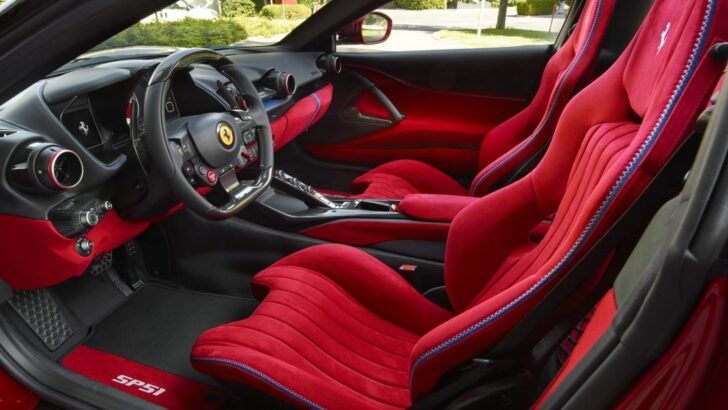 Интерьер Ferrari SP51