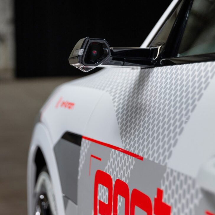 Тизер нового Audi e-tron
