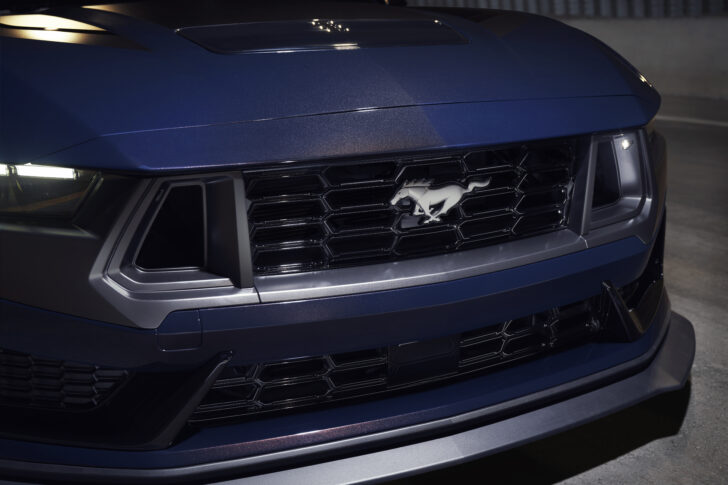 Экстерьер Ford Mustang Dark Horse