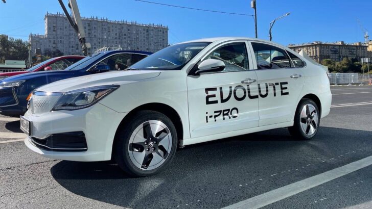 В РФ появится новый сервис такси, в котором работают только электромобили Evolute i-Pro