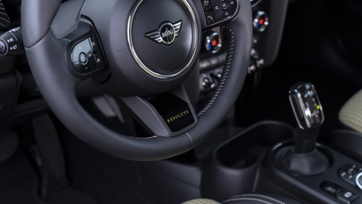 Интерьер Mini Cooper S Resolute Edition Enigmatic Black