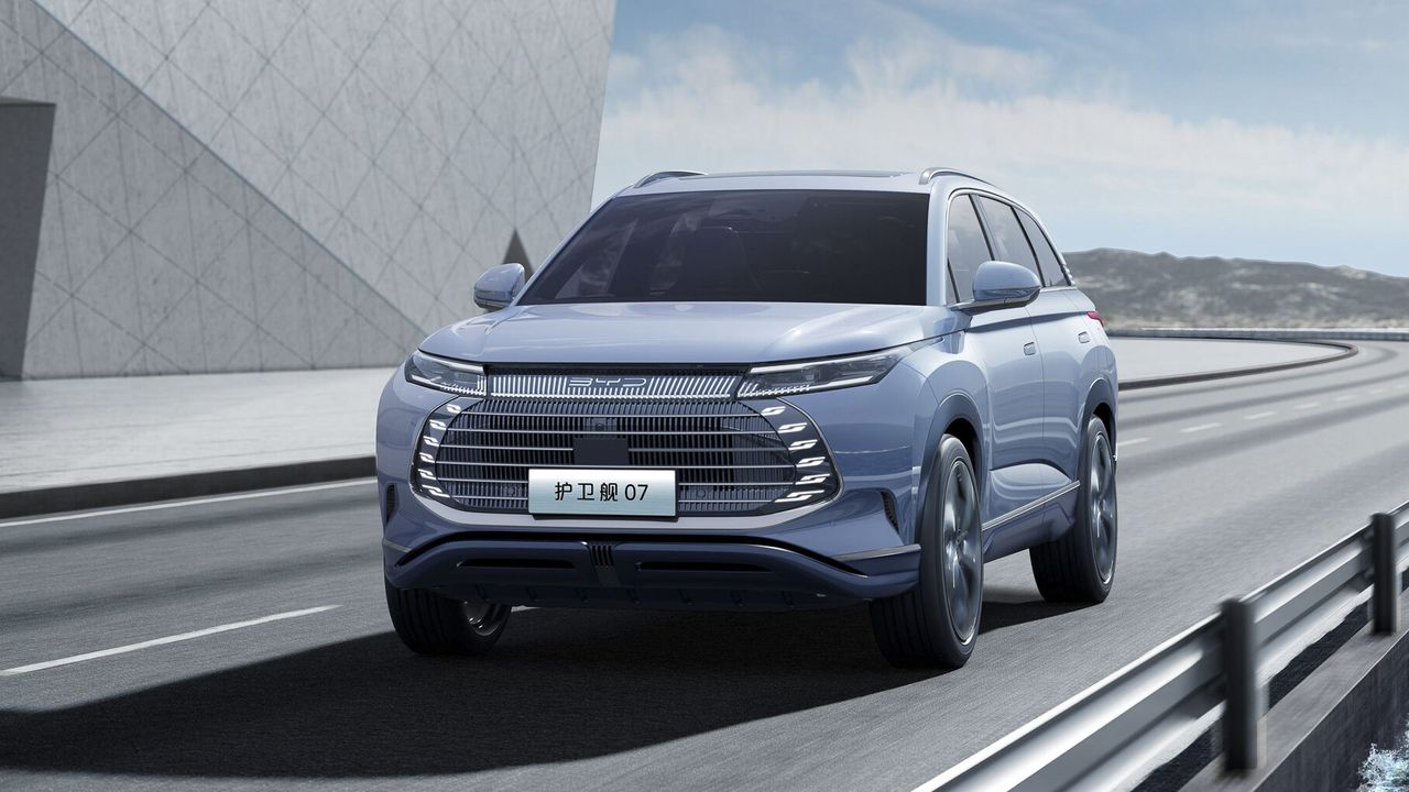 Китайский автопроизводитель BYD представил новый гибридный кроссовер ...