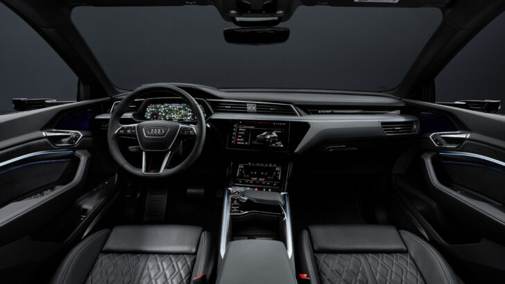 Интерьер Audi SQ8 Sportback e-tron quattro