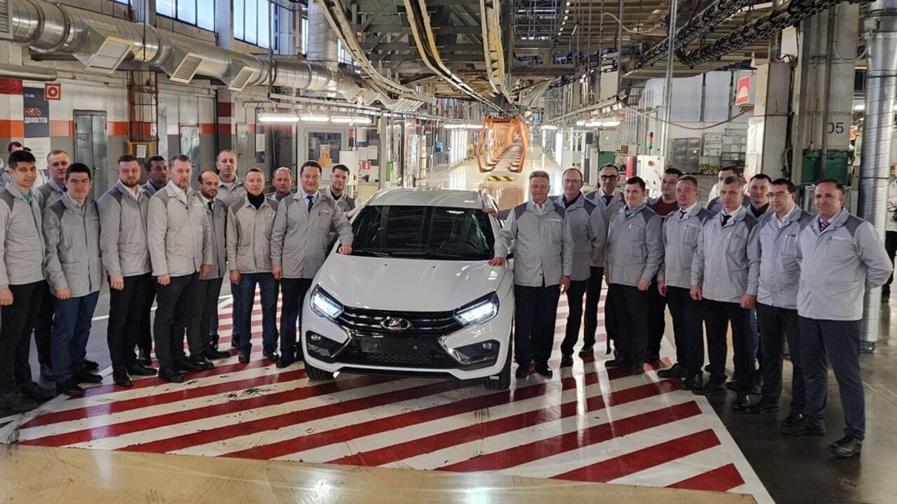 Автоконцерн АВТОВАЗ собрал первую тестовую автомашину LADA Vesta NG на  заводе в Тольятти — Автоновости дня