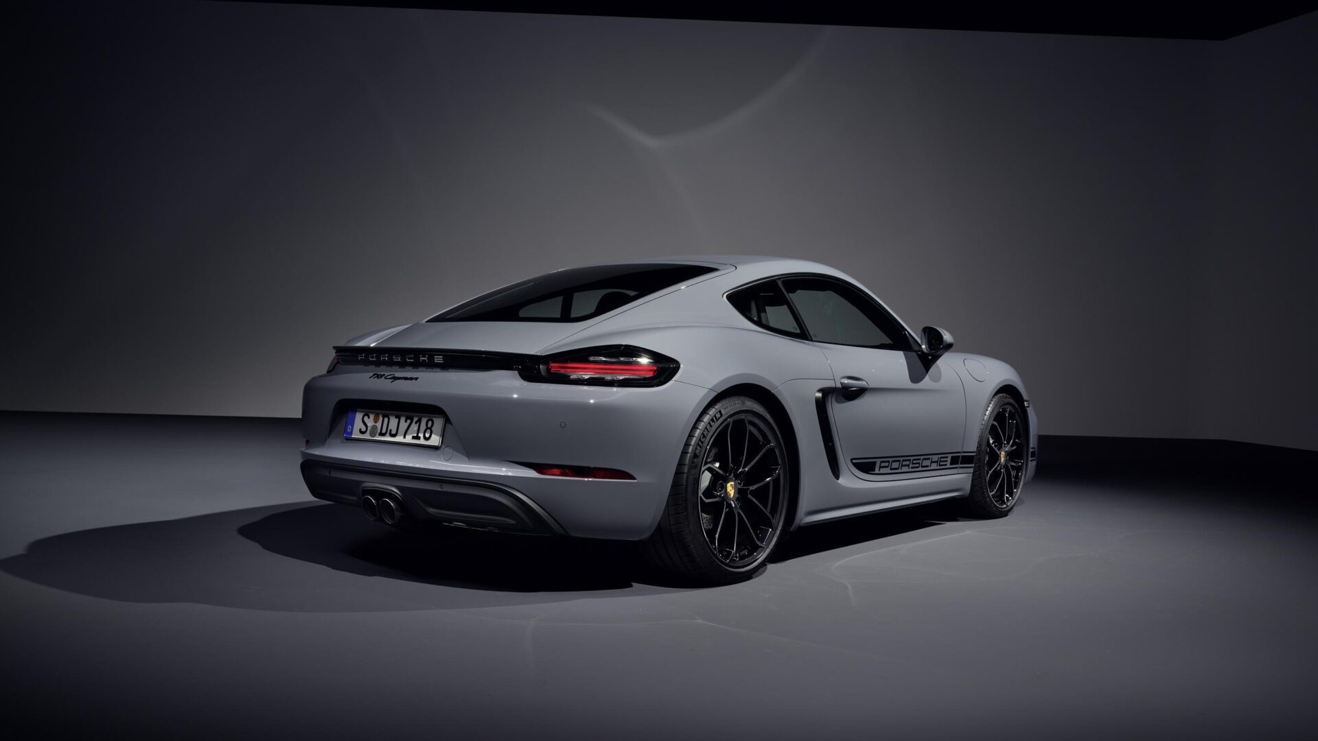 Porsche Cayman ночной город