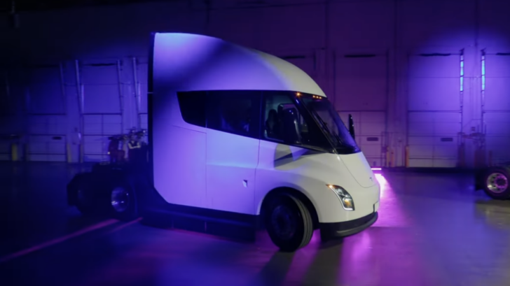 Илон Маск представил новый электрический грузовик Tesla Beast
