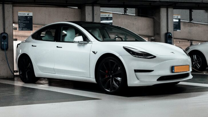 СМИ: подержанные автомобили Tesla резко подешевели