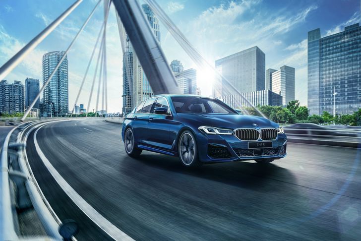 Компания BMW представила юбилейную версию седана BMW 5-Series для рынка Японии