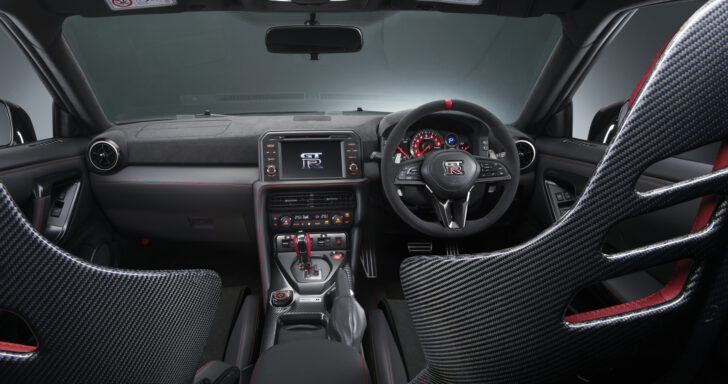 Интерьер нового Nissan GT-R