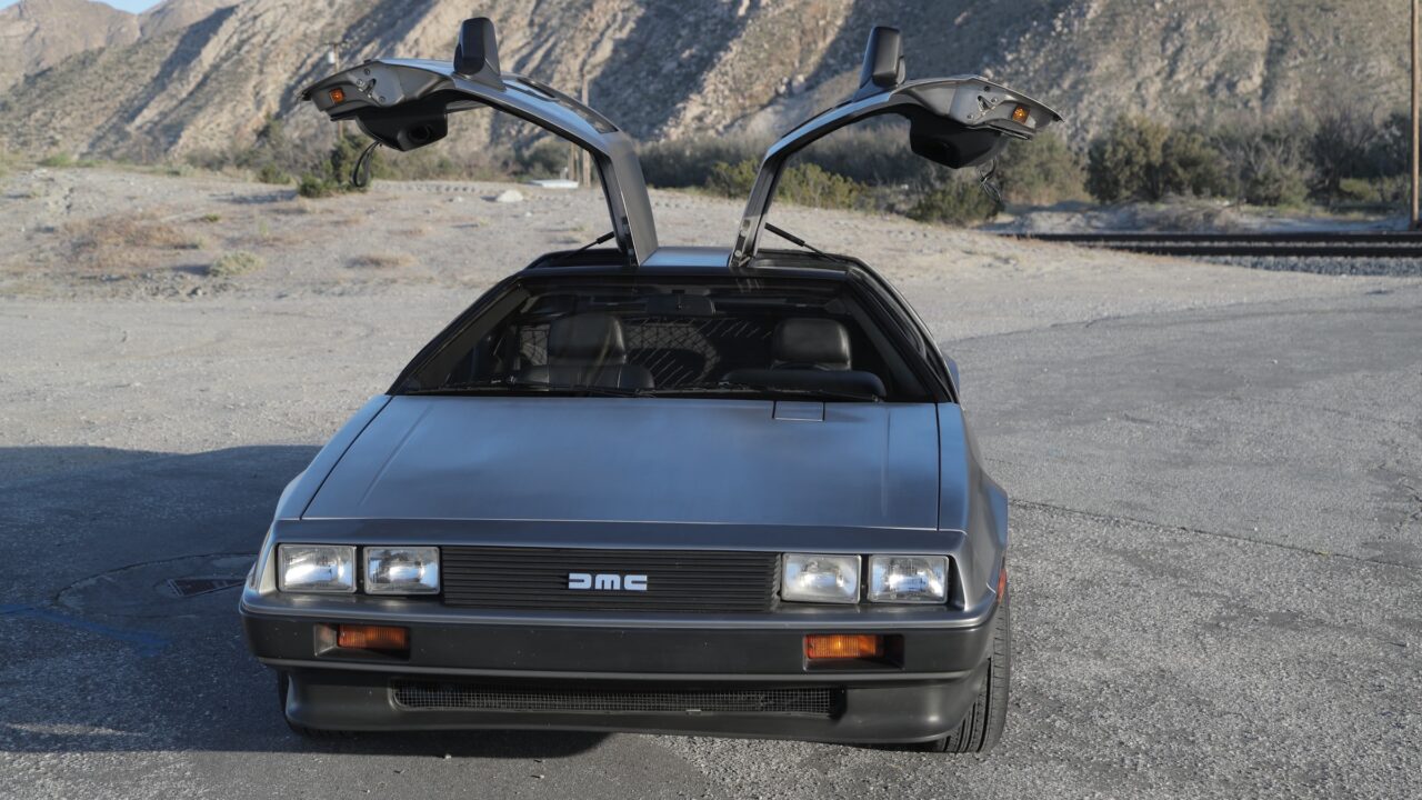 В России продают DeLorean, известный по фильму «Назад в будущее». Известен  ценник — Автоновости дня