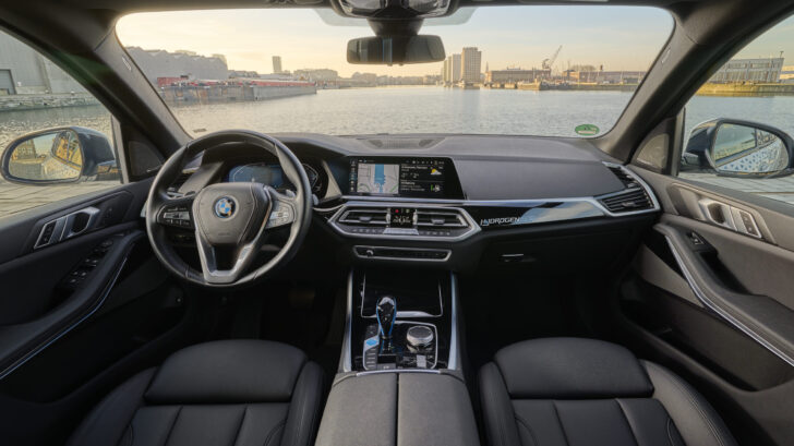 Салон BMW iX5 Hydrogen