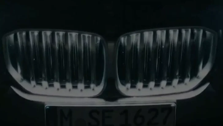 Тизер BMW X5 2024. Стоп-кадр видео BMW
